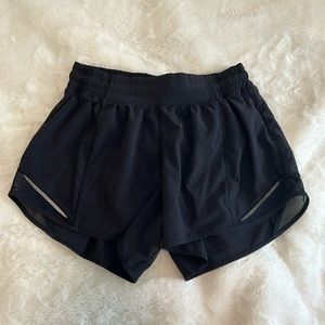 Lululemon Hotty Hot Low-Rise Lined Short 4”